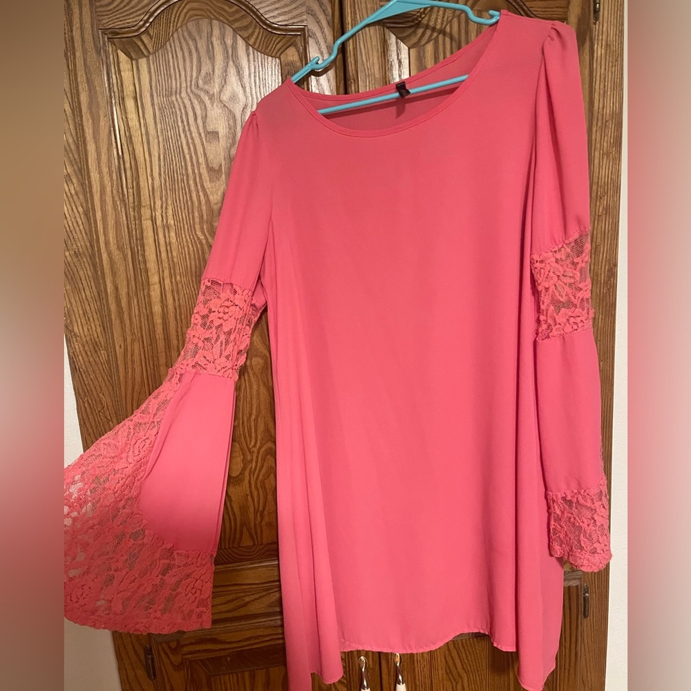 Mittoshop pink dress with lace bell sleeves